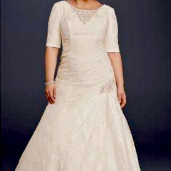 Wedding dress - Picture 2 of 6